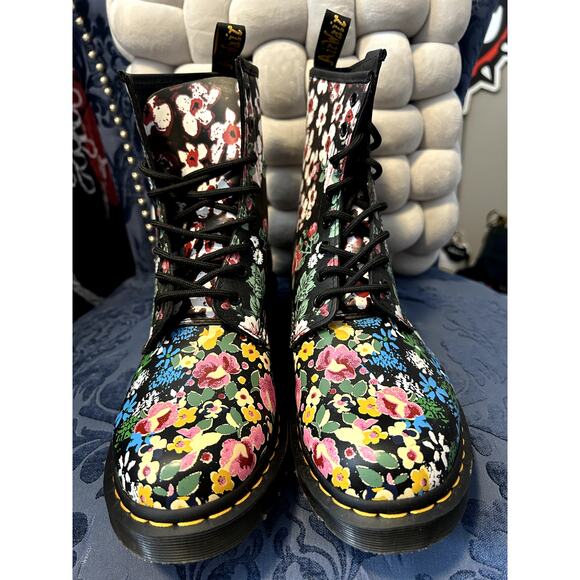 Dr Martens Pink Yellow Blue Floral Boots Size 9/EU41 NWOT - Picture 3 of 6